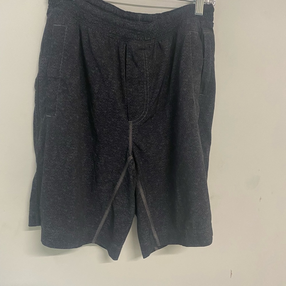 Lululemon men’s gray/black shorts with liner size large